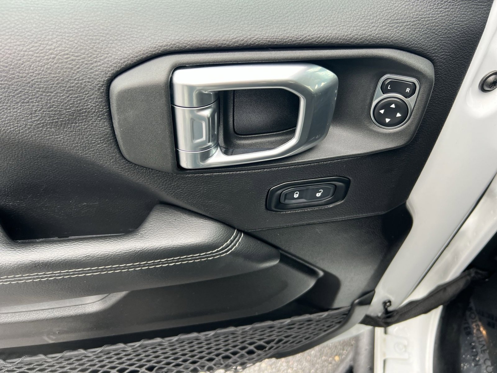 Used 2023 Jeep Gladiator Overland image 14