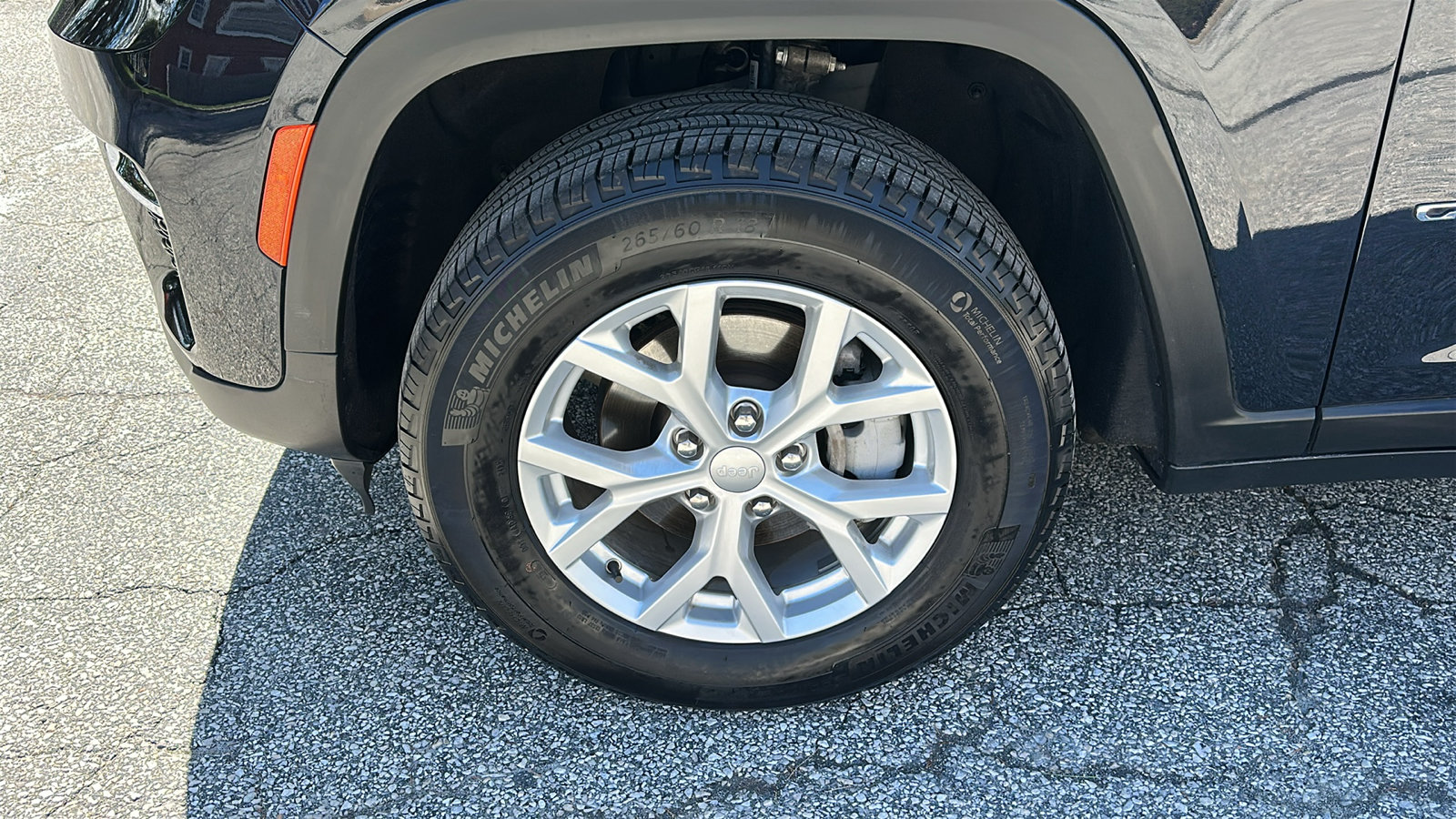 Used 2023 Jeep Grand Cherokee Limited AWD/4WD image 9