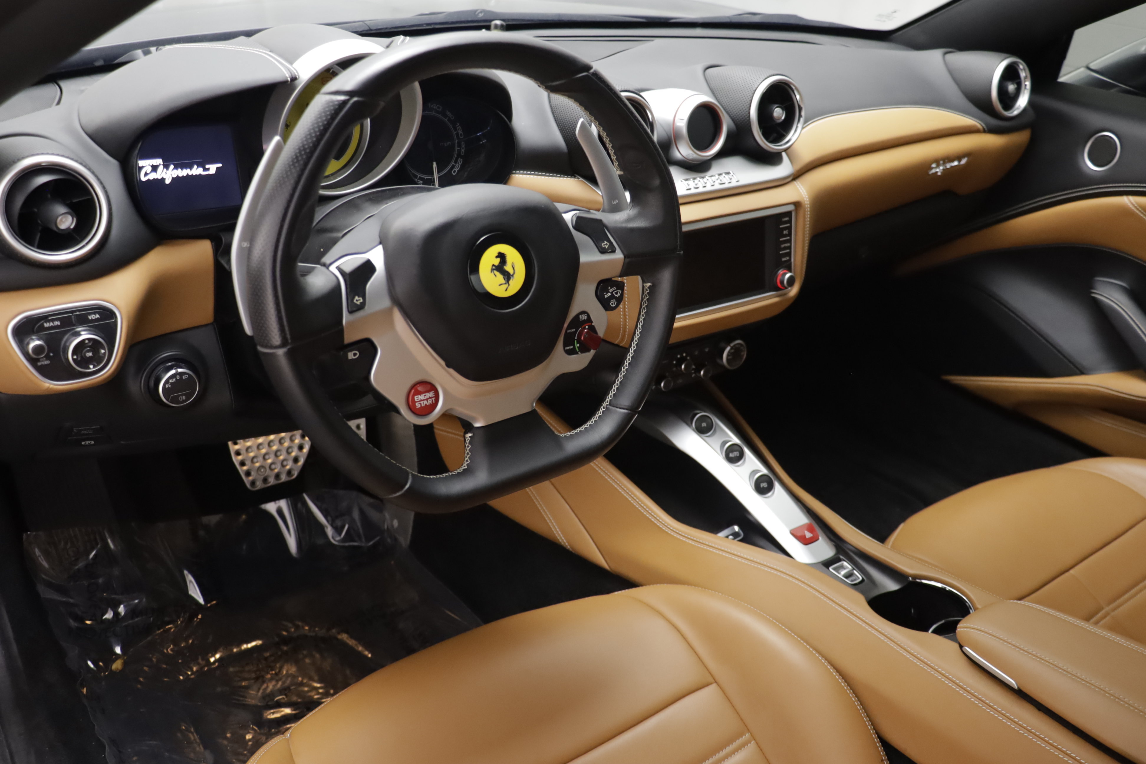 Used 2017 Ferrari California T RWD image 8