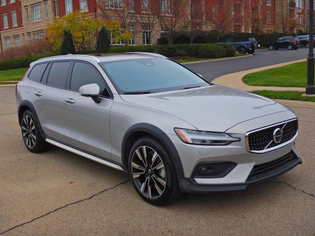 Used 2025 Volvo V60 B5 Cross Country Ultra w/ Climate Package image 3