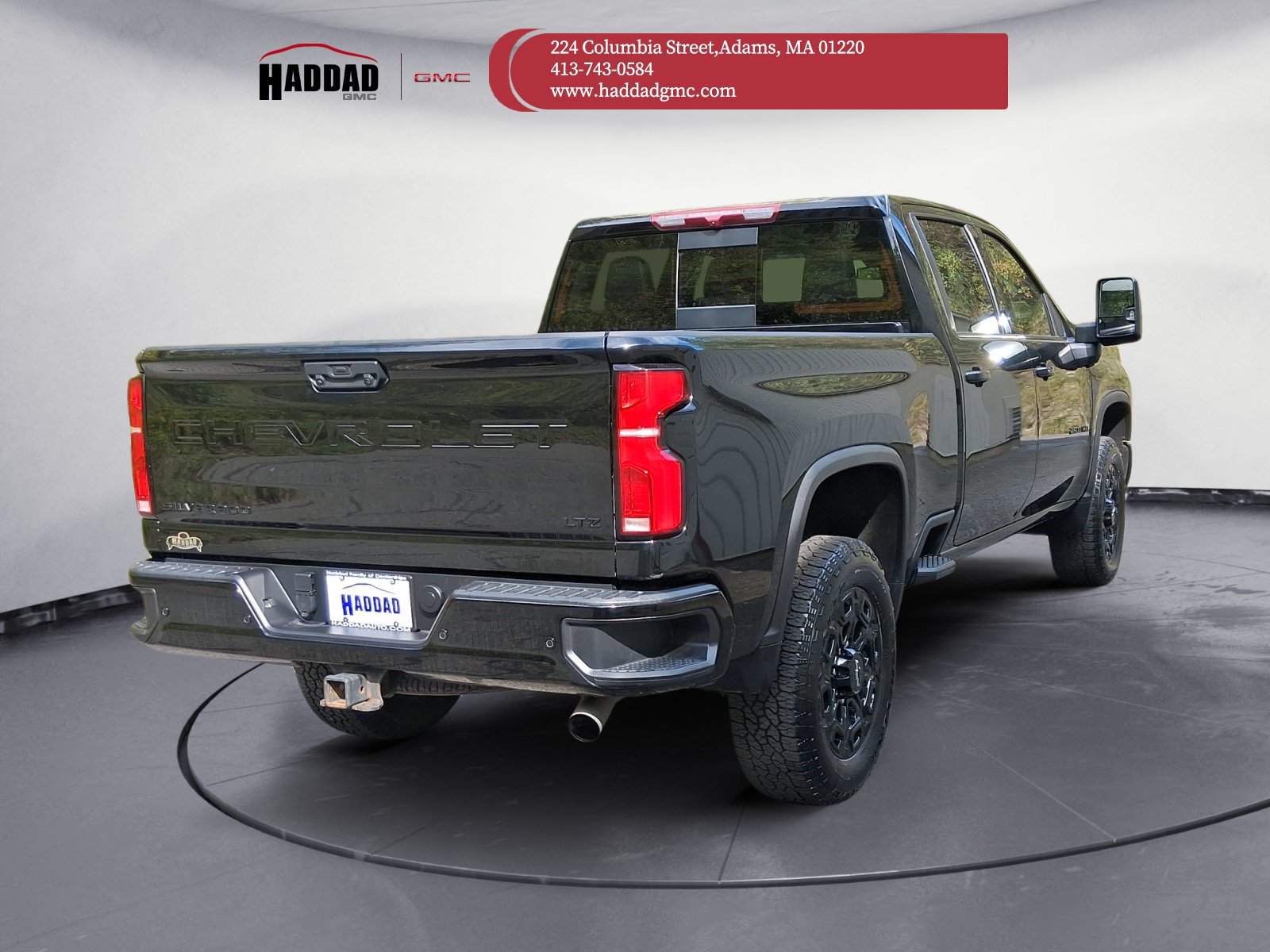 Used 2024 Chevrolet Silverado 2500 LTZ w/ LTZ Plus Package AWD/4WD image 4
