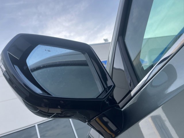 Used 2023 Chevrolet Suburban Premier image 28