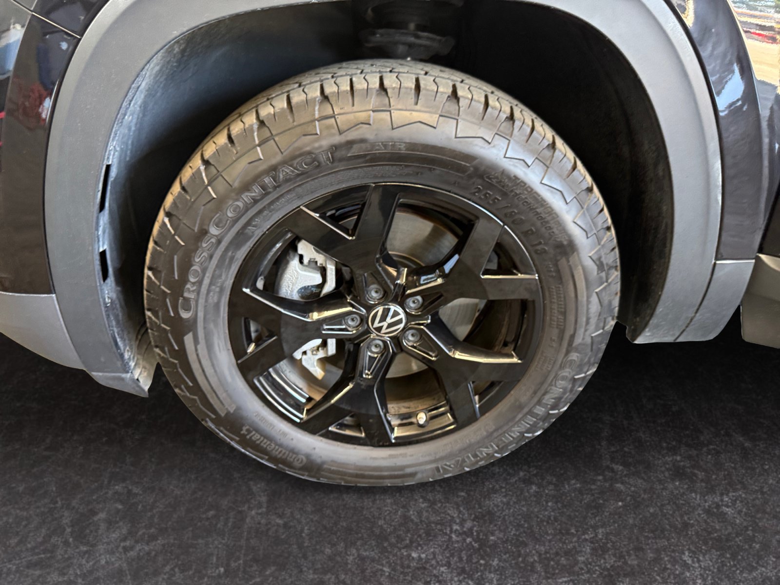 Used 2025 Volkswagen Atlas Peak Edition SE AWD/4WD image 14