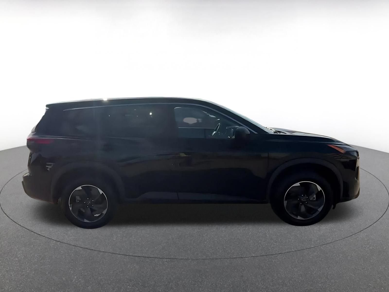 Used 2025 Nissan Rogue SV AWD/4WD image 16