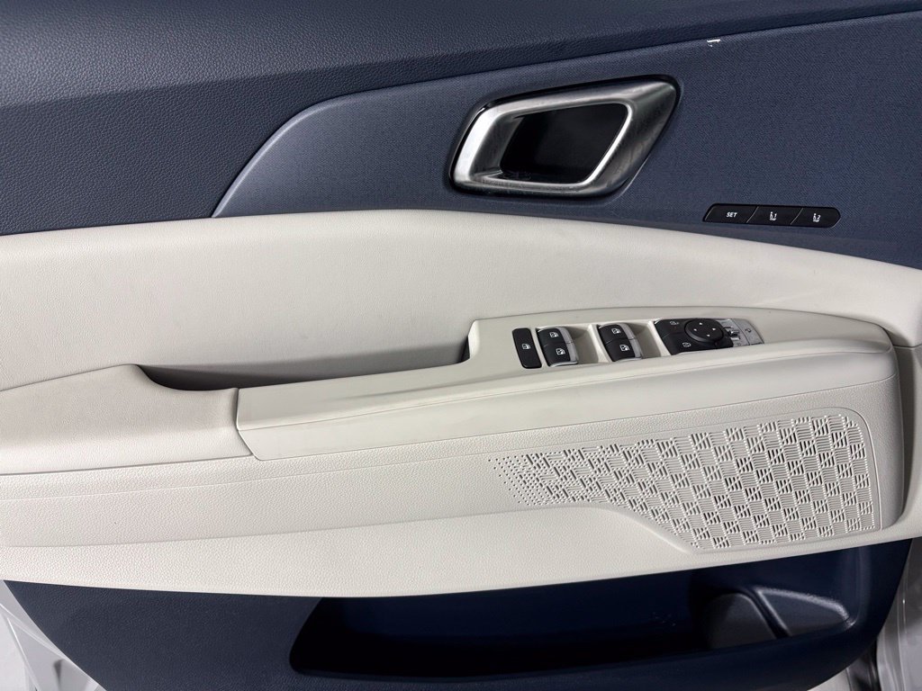 New 2026 Kia Carnival EX FWD image 18