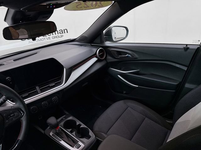 Used 2025 Chevrolet Trax RS w/ Driver Confidence Package image 23