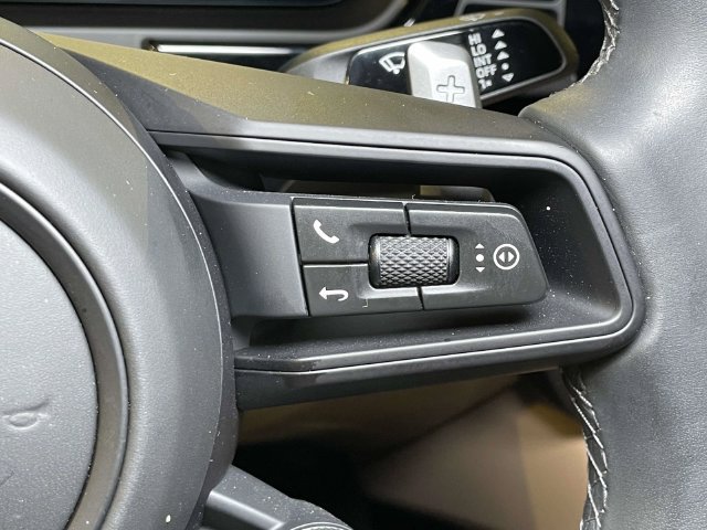 Certified 2026 Porsche Cayenne Coupe AWD/4WD image 38