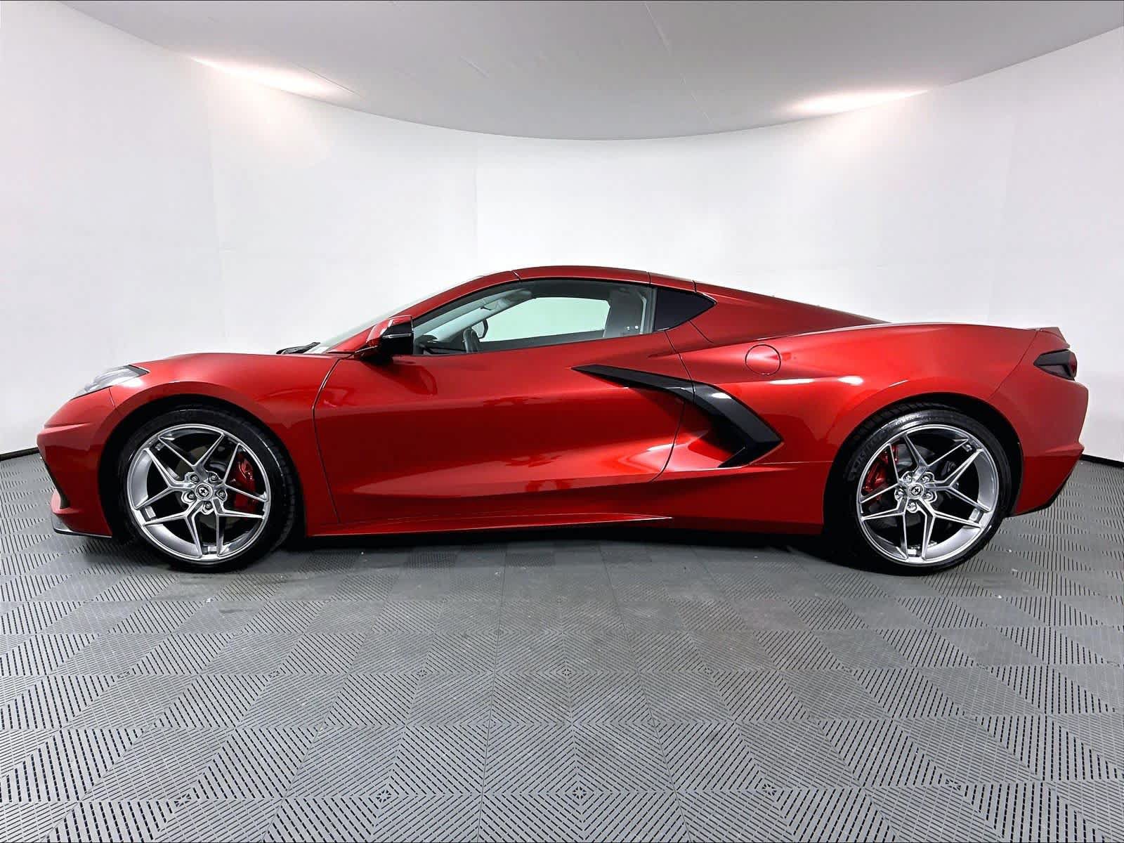 Used 2024 Chevrolet Corvette Stingray Premium Cpe w/ Battery Protection Package RWD image 2