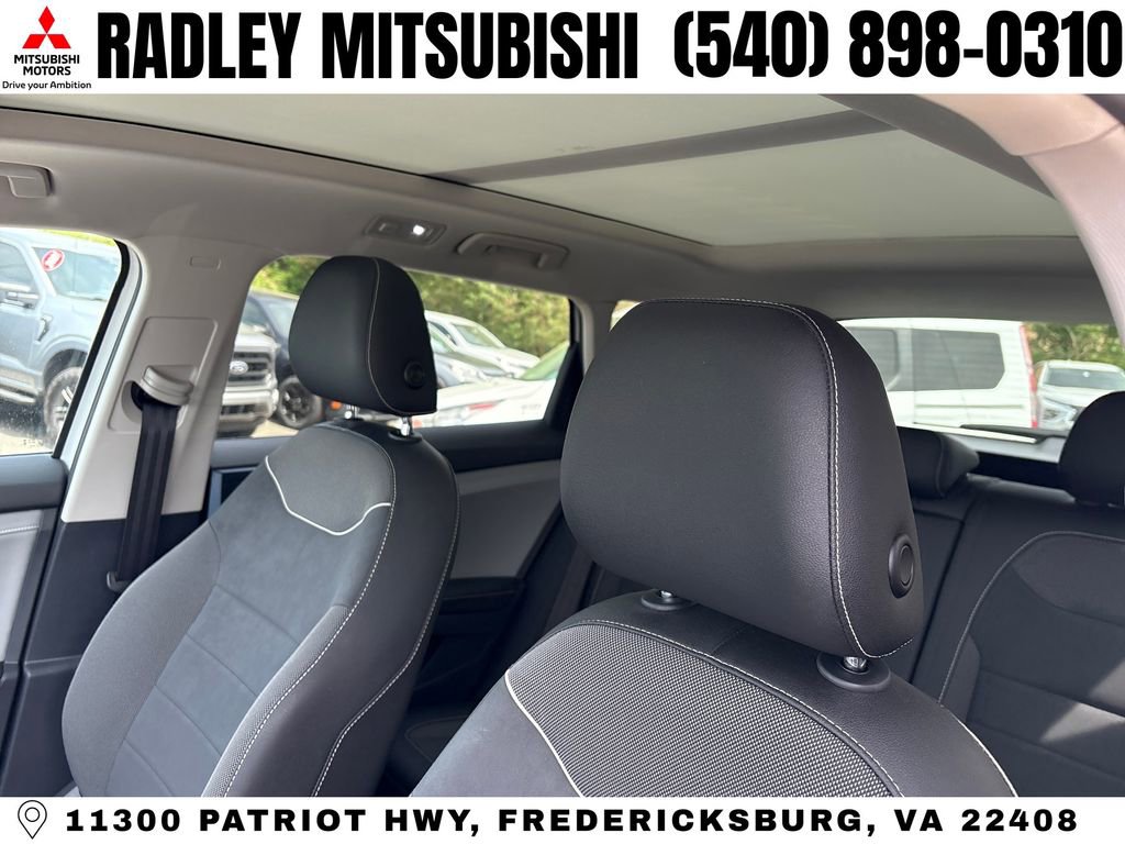 Used 2024 Volkswagen Taos SE image 2