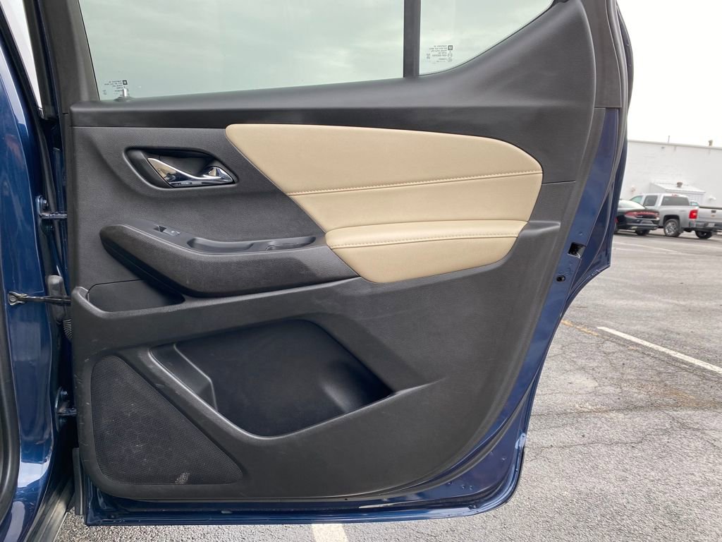 Used 2022 Chevrolet Traverse LS image 13