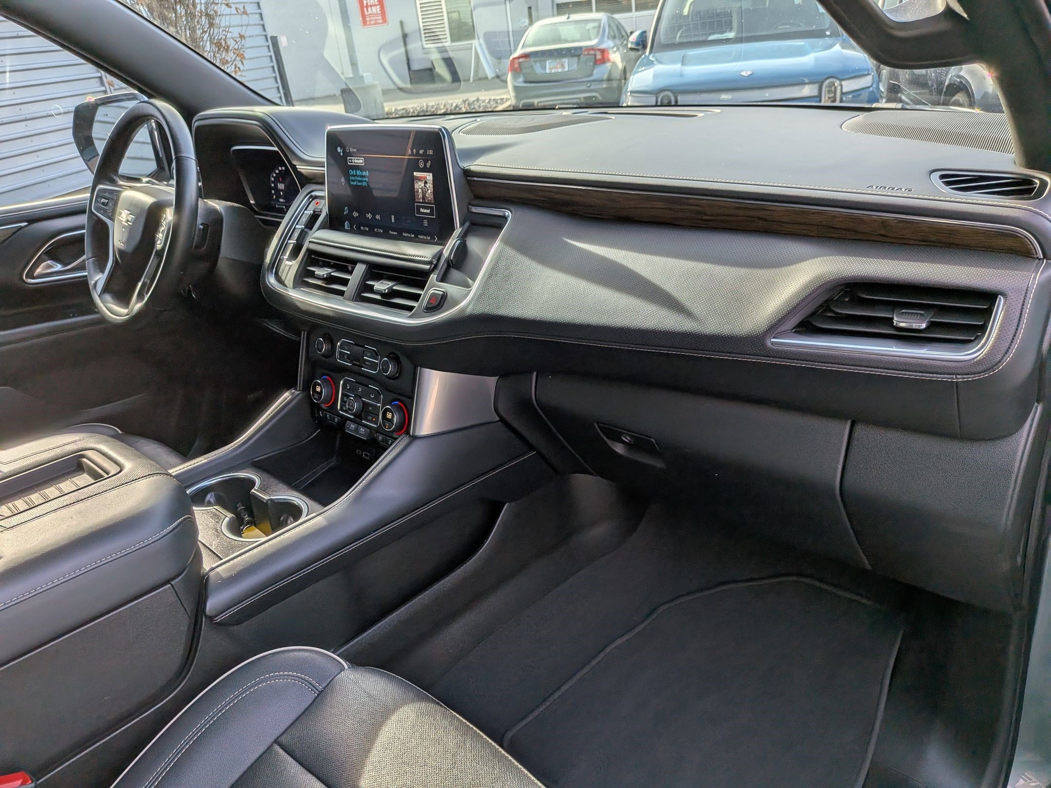 Used 2023 Chevrolet Suburban Premier image 33