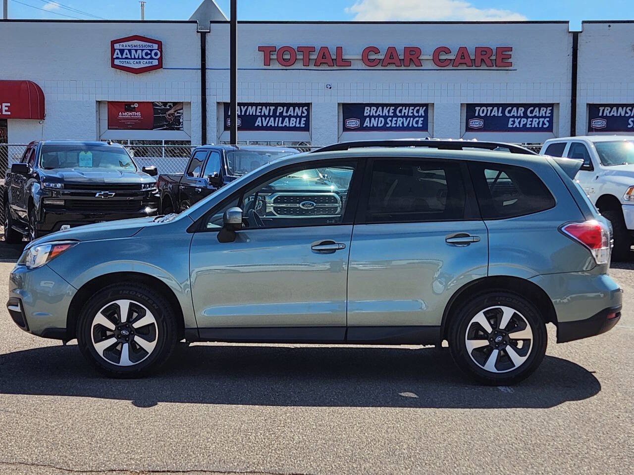 Used 2017 Subaru Forester 2.5i Premium AWD/4WD image 3