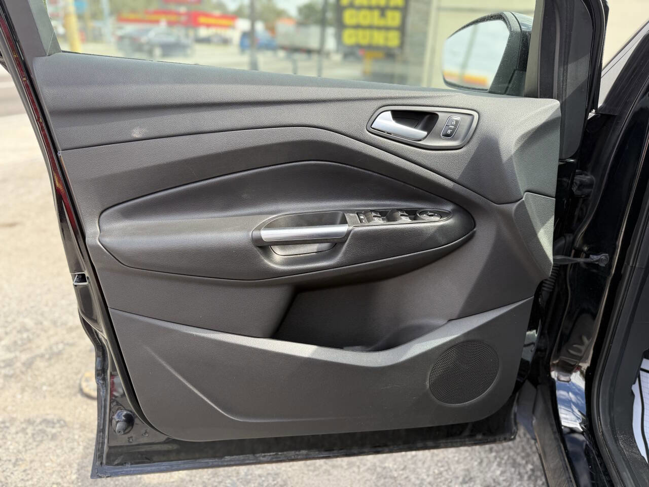 Used 2017 Ford Escape SE w/ Equipment Group 201A FWD image 11