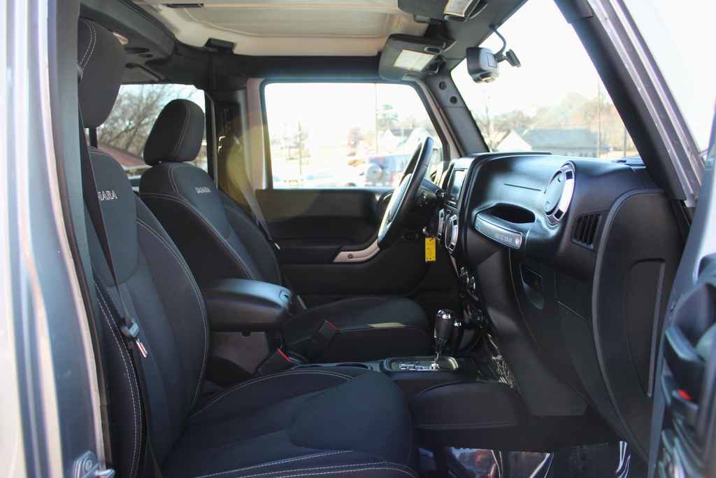 Used 2016 Jeep Wrangler Unlimited Sahara w/ Dual Top Group image 24