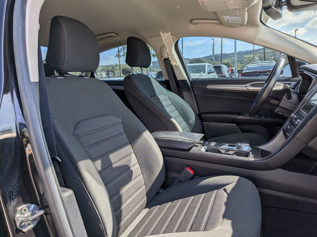 Used 2020 Ford Fusion SE image 24