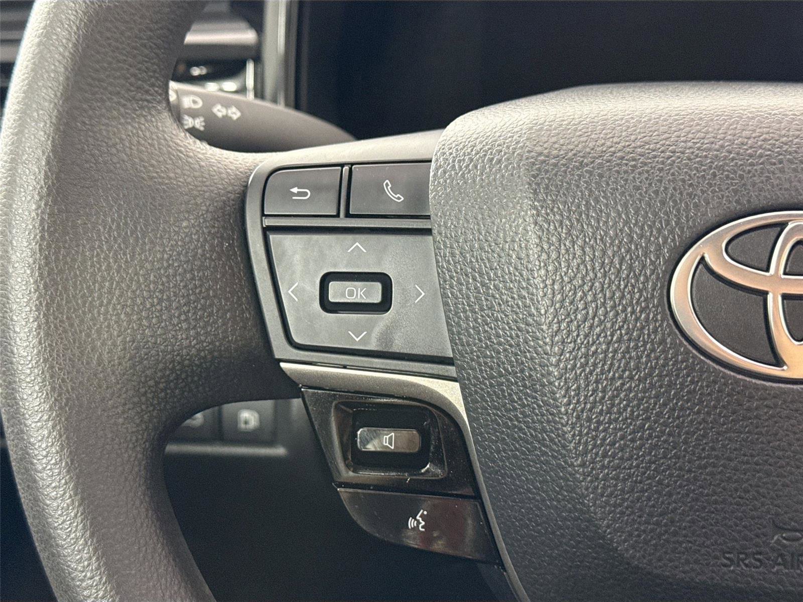 Used 2025 Toyota Camry LE w/ Convenience Package image 17