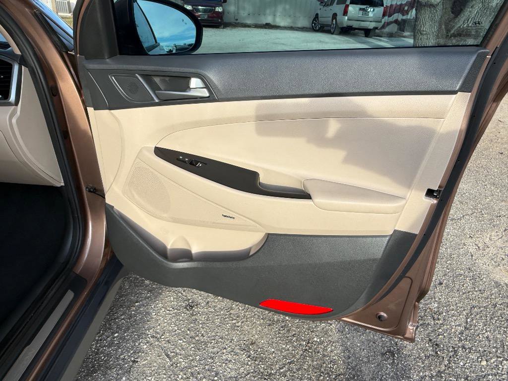 Used 2017 Hyundai Tucson Limited image 19