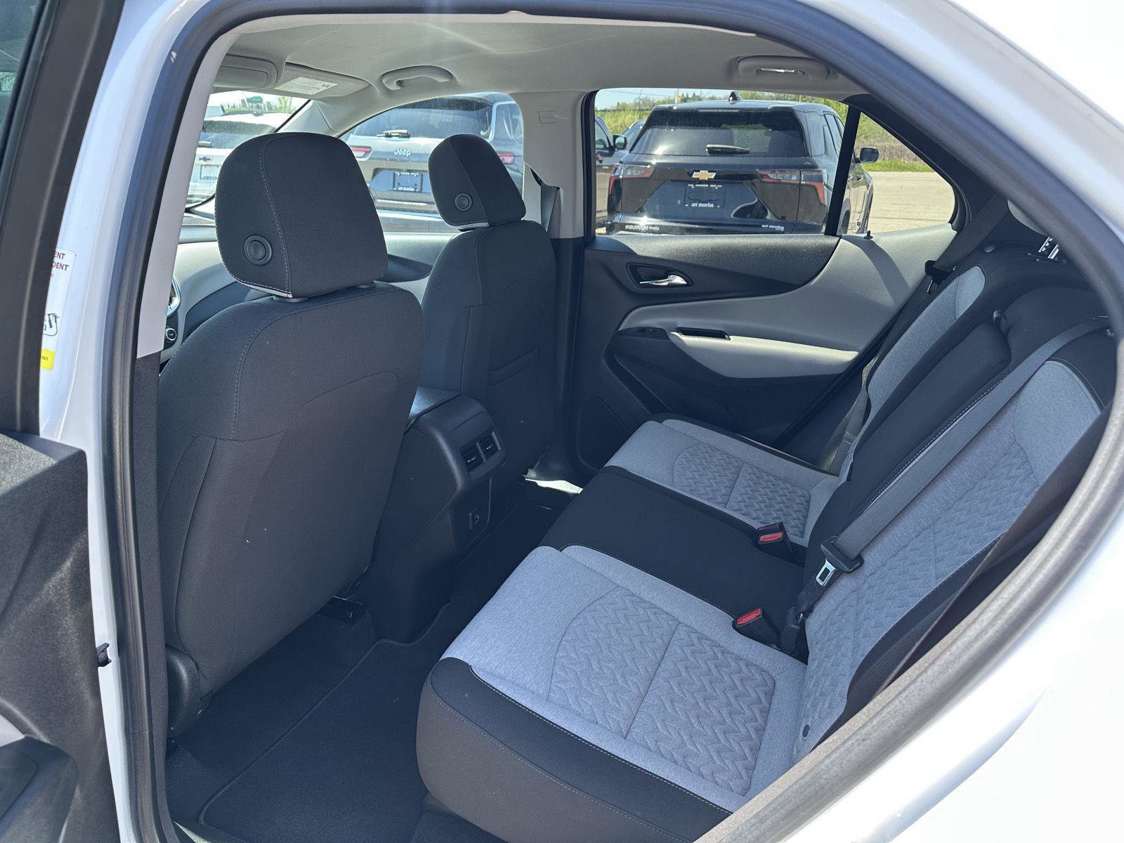 Used 2023 Chevrolet Equinox LS w/ LS Convenience Package FWD image 13