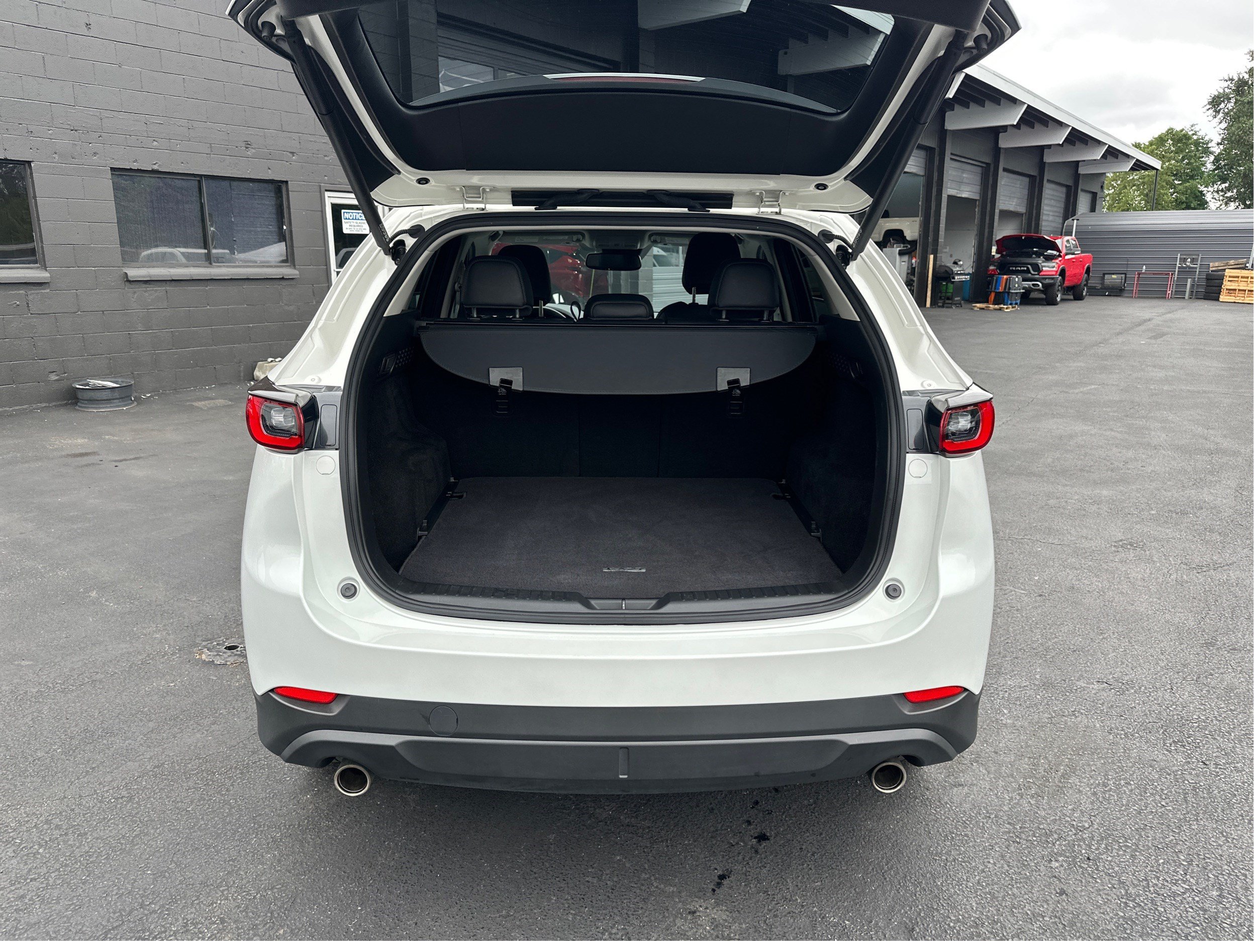 Used 2023 MAZDA CX-5 AWD 2.5 S w/ Premium Package image 11