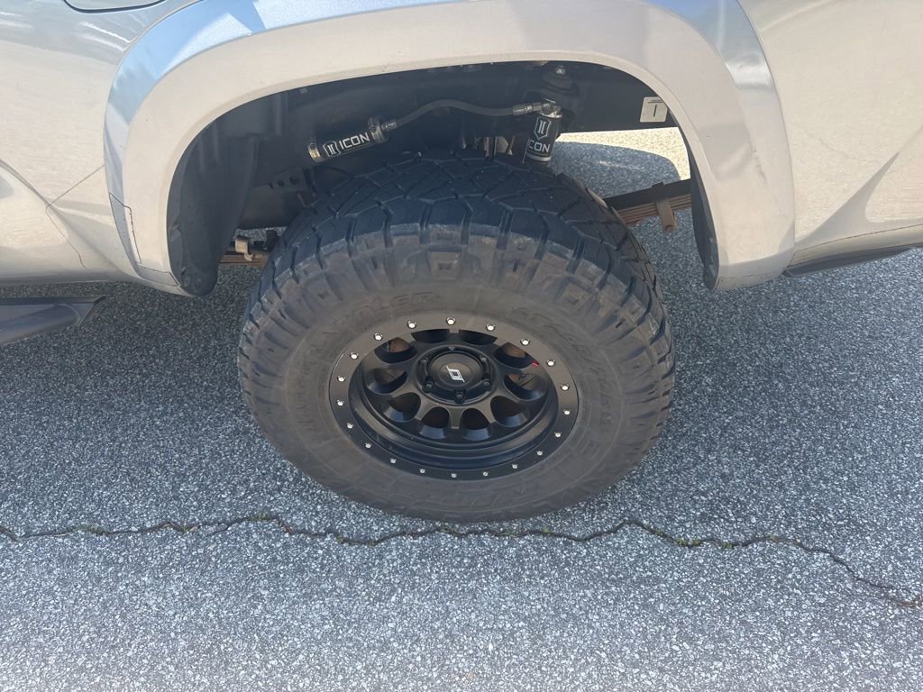 Used 2017 Toyota Tacoma TRD Sport w/ Premium & Technology Package image 8