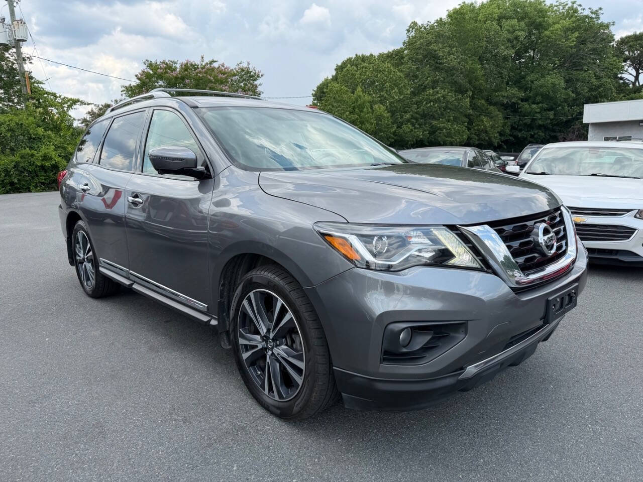 Used 2017 Nissan Pathfinder Platinum w/ Cargo Package AWD/4WD image 3