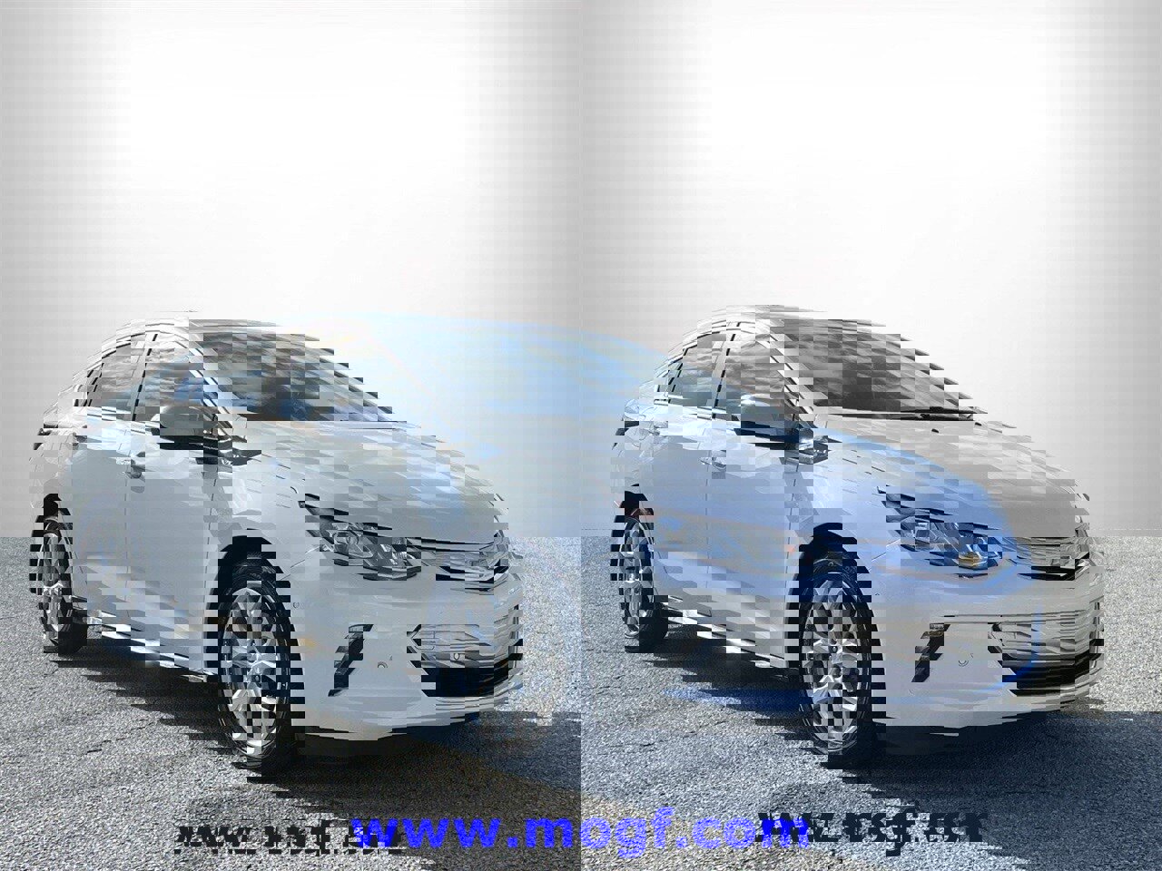 Used 2018 Chevrolet Volt Premier w/ Driver Confidence Package image 4