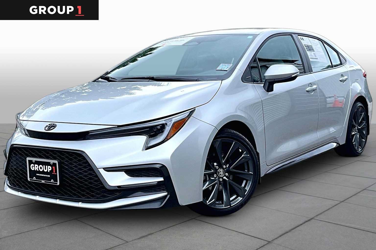 Certified 2025 Toyota Corolla SE FWD image 1