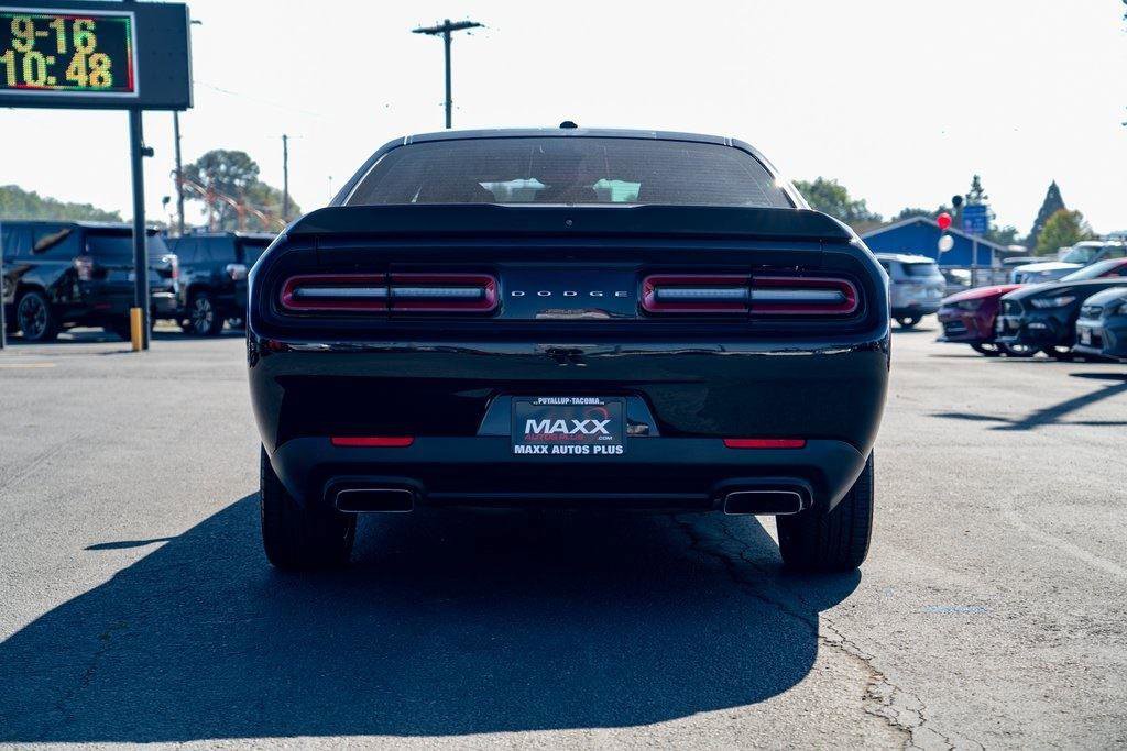 Used 2016 Dodge Challenger R/T w/ Blacktop Package image 10