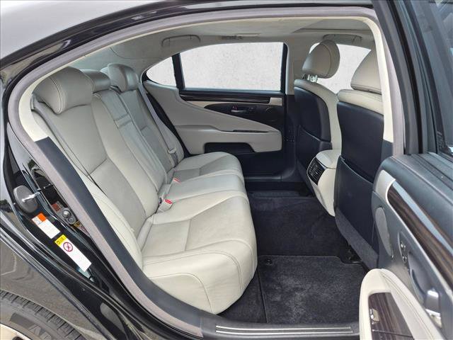 Used 2015 Lexus LS 460 L w/ Ultra Luxury Package RWD image 20
