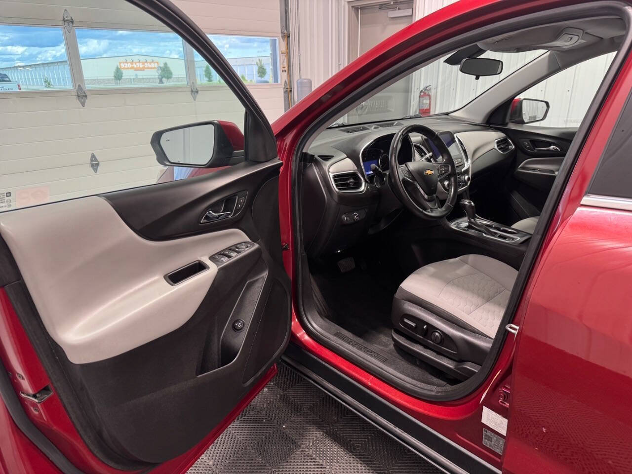Used 2019 Chevrolet Equinox LT w/ LT True North Edition AWD/4WD image 7