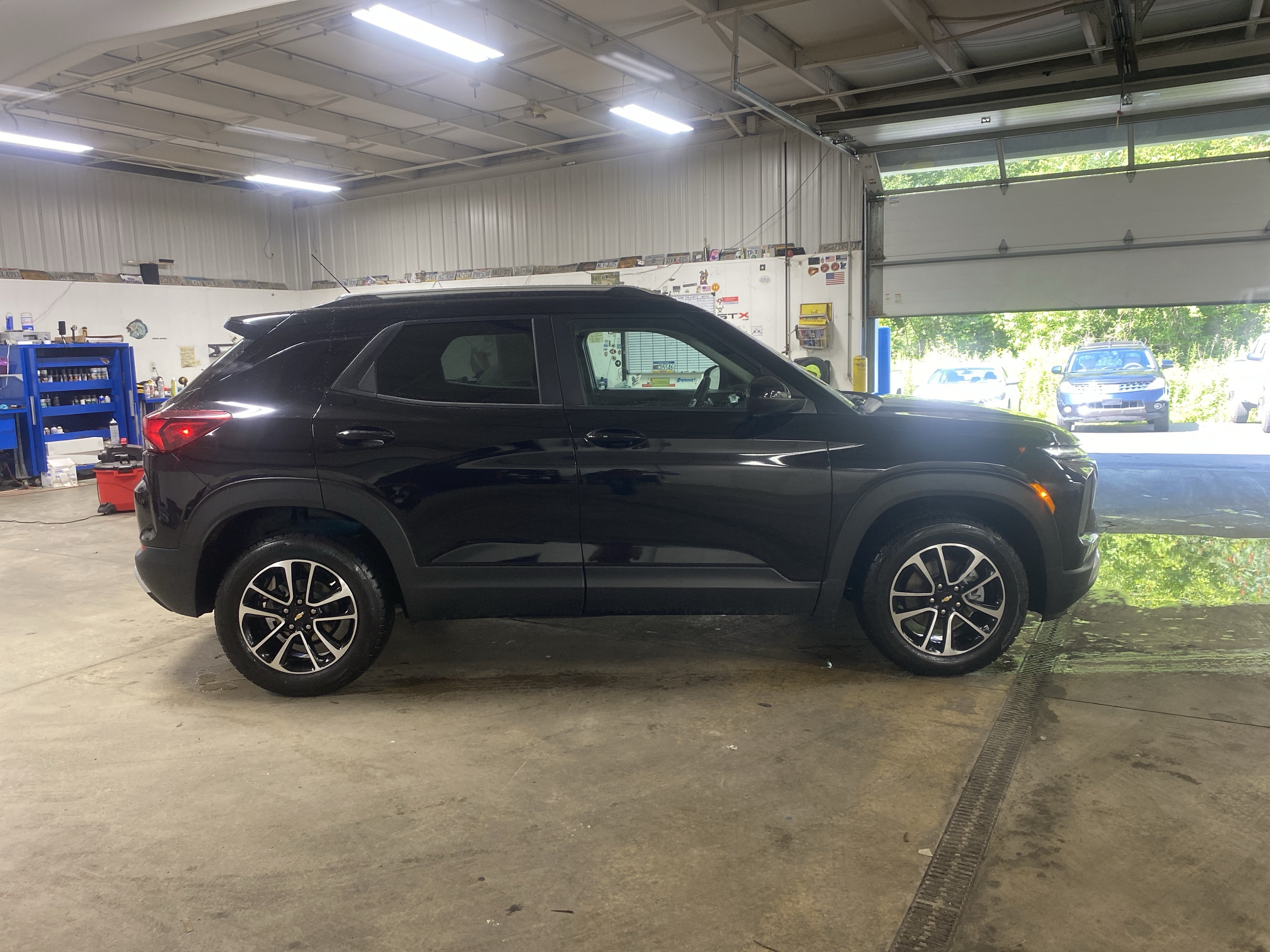 Used 2025 Chevrolet TrailBlazer LT AWD/4WD image 4