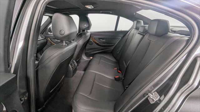 Used 2016 BMW 320i xDrive Sedan w/ Sport Package AWD/4WD image 14