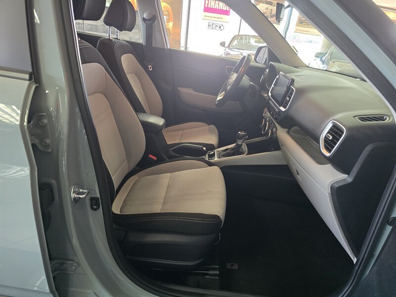 Used 2025 Hyundai Venue SEL FWD image 13