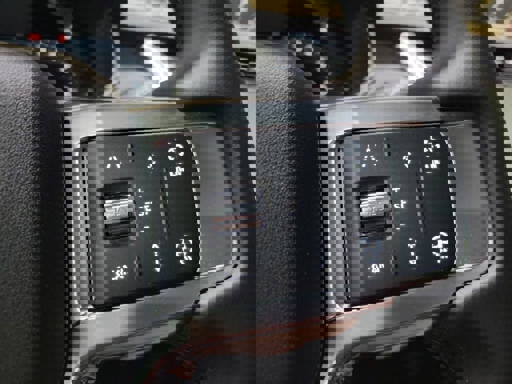 New 2026 Land Rover Discovery Dynamic SE AWD/4WD image 16