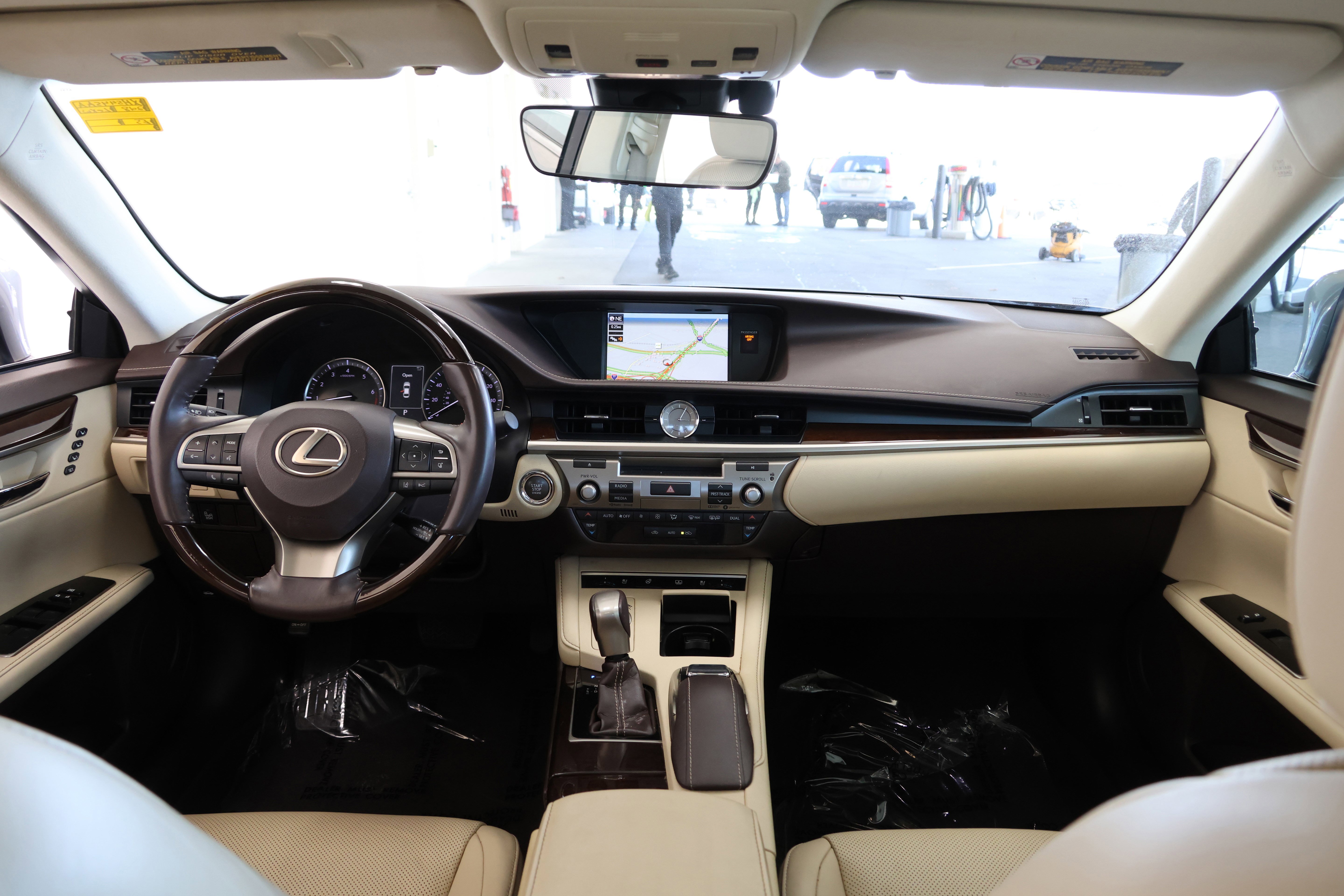 Used 2018 Lexus ES 350 350 w/ Luxury Package w/Wood Trim image 17