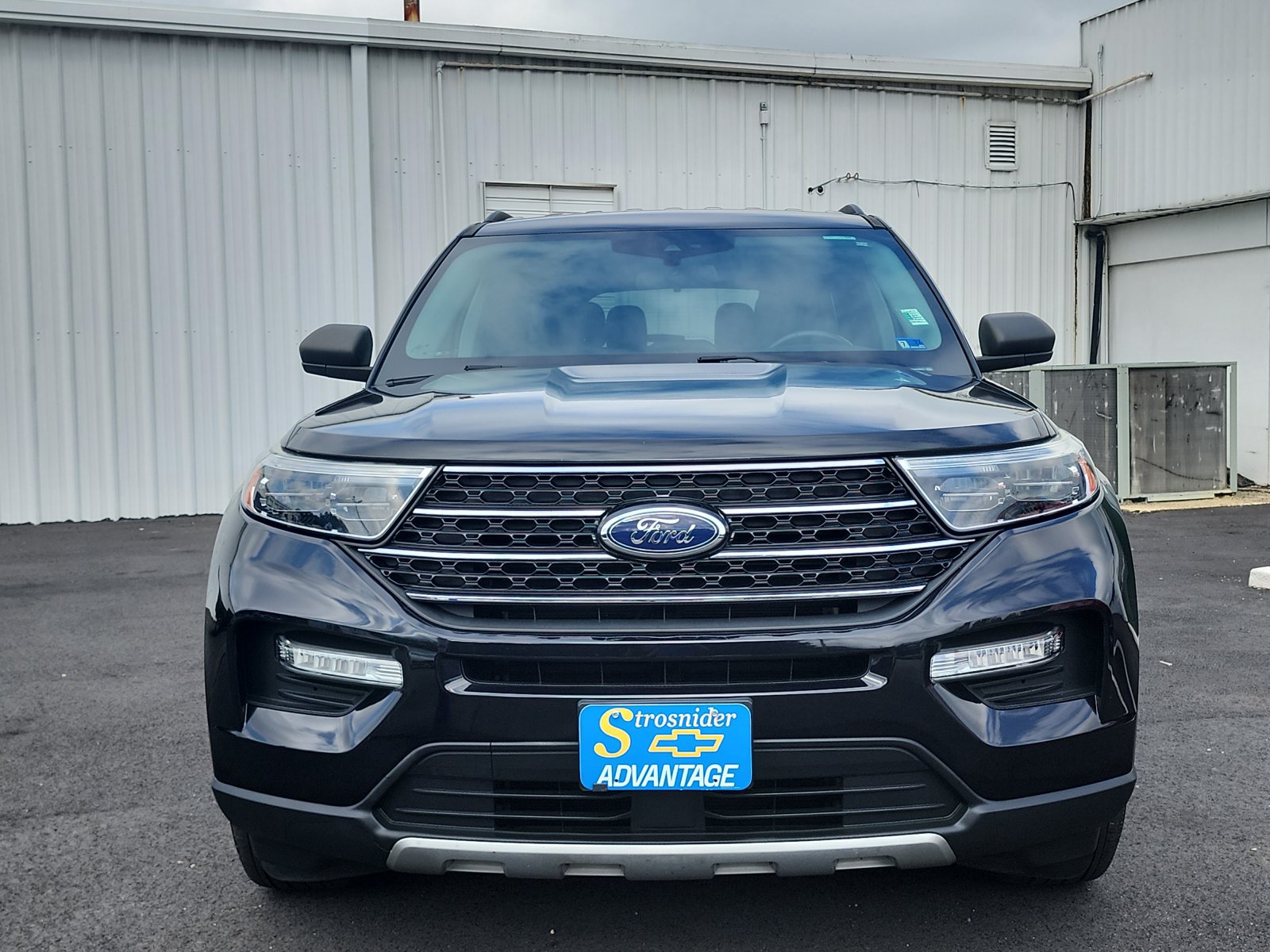 Used 2021 Ford Explorer XLT w/ Equipment Group 202A AWD/4WD image 8