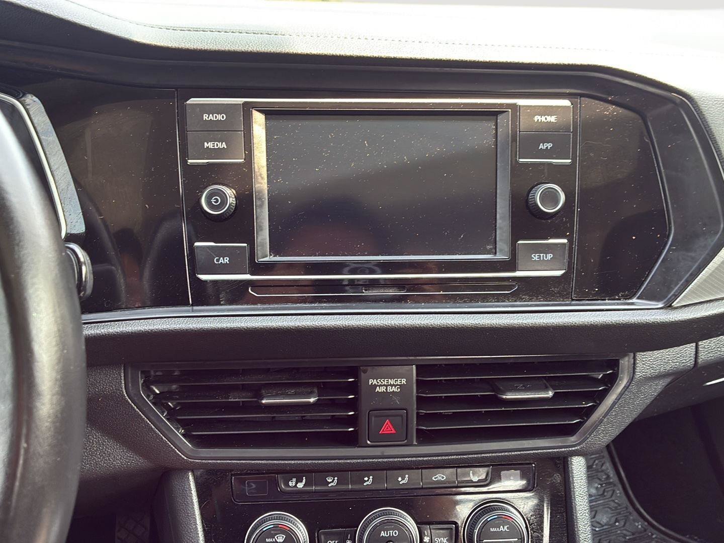 Used 2019 Volkswagen Jetta SE w/ Cold Weather Package FWD image 36