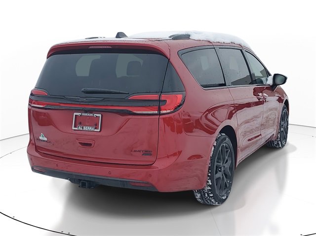 New 2026 Chrysler Pacifica Limited w/ Uconnect Theater Family Group image 4