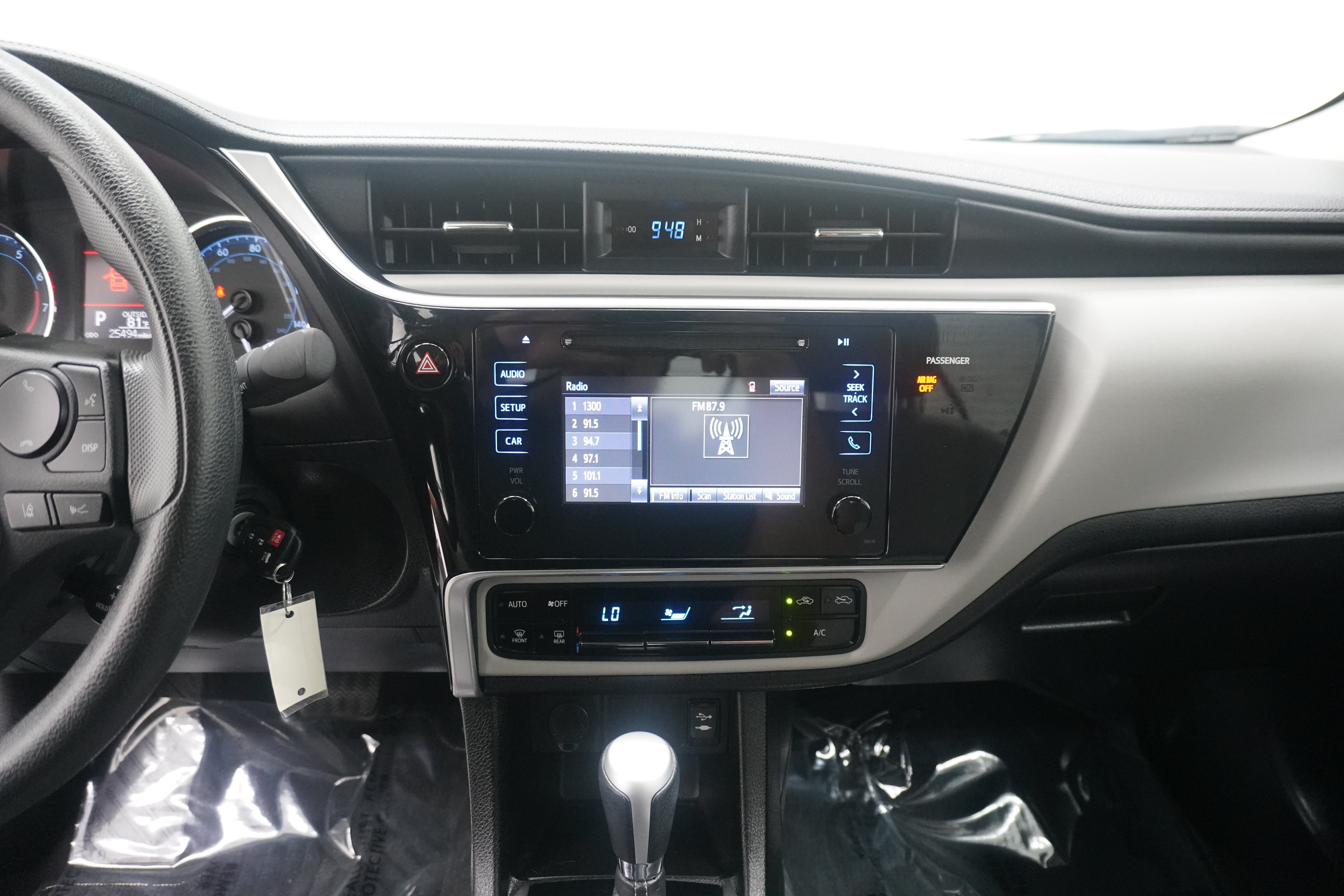 Used 2017 Toyota Corolla LE FWD image 18