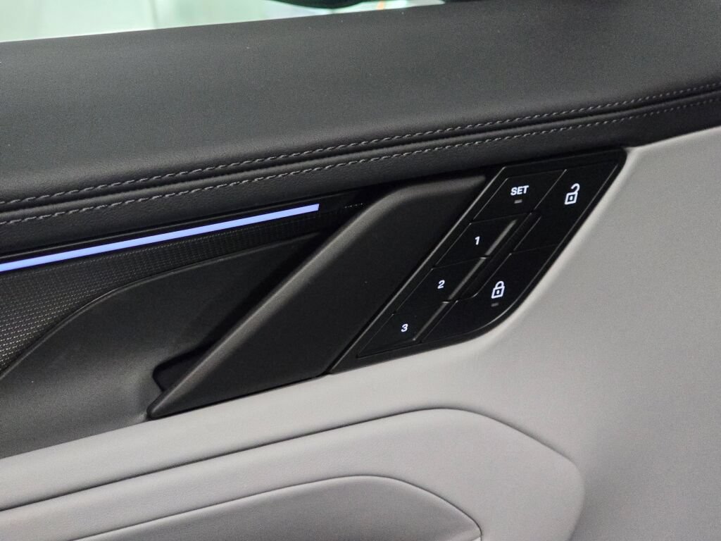 New 2026 Porsche Cayenne Electric AWD/4WD image 38