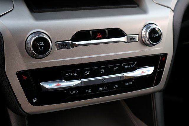 Certified 2022 Ford Explorer XLT w/ Equipment Group 202A image 33