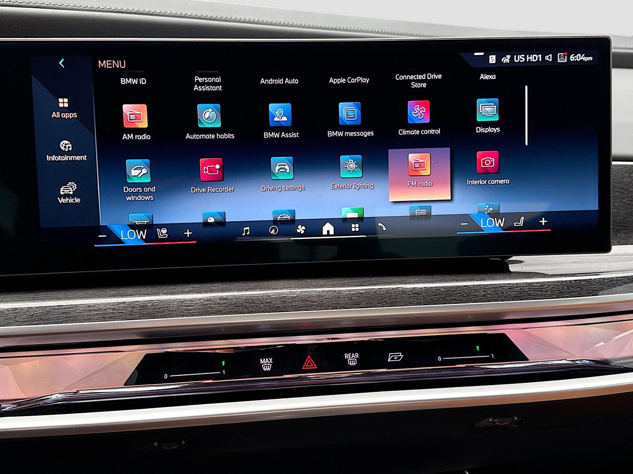 New 2026 BMW 740i xDrive w/ Premium Package image 29