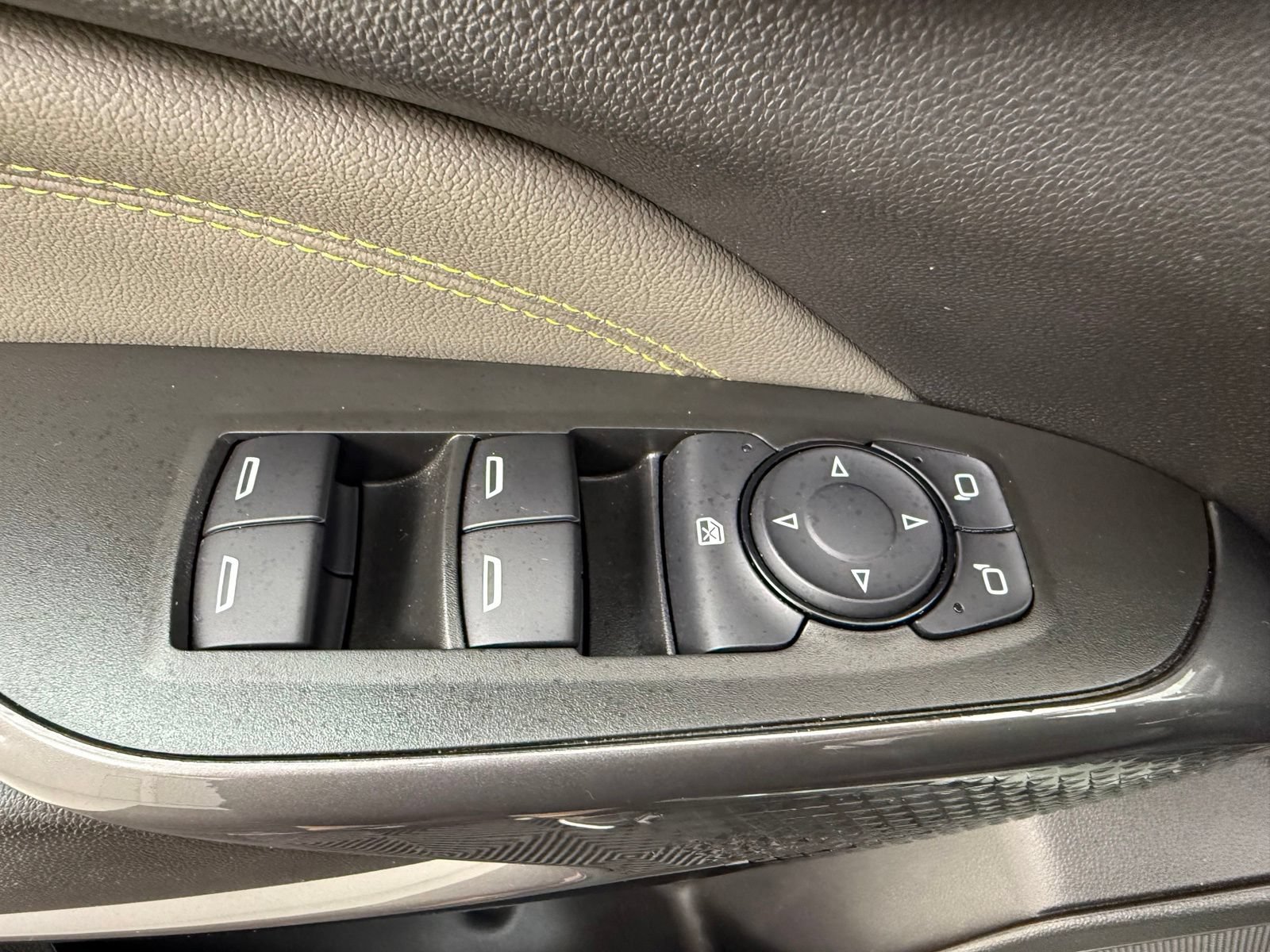 Used 2025 Chevrolet Trax ACTIV w/ Sunroof Package FWD image 14