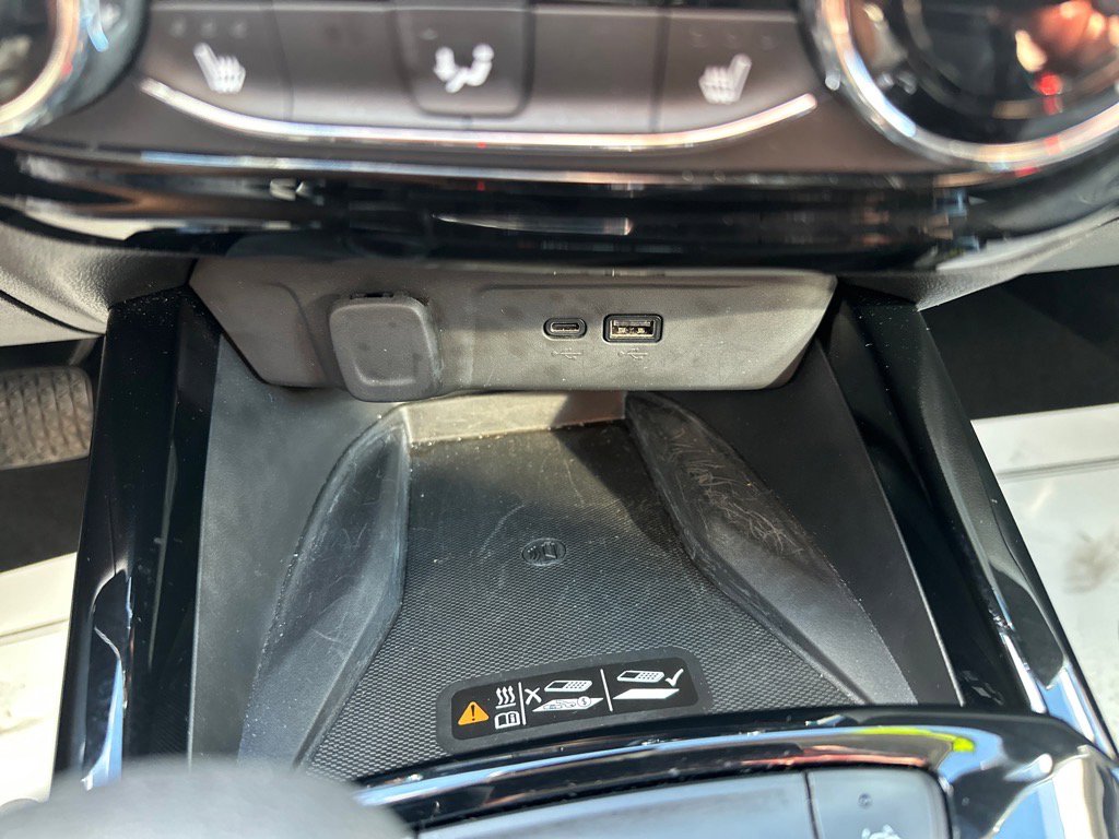 Used 2024 Chevrolet Trax LT w/ Sunroof Package image 20