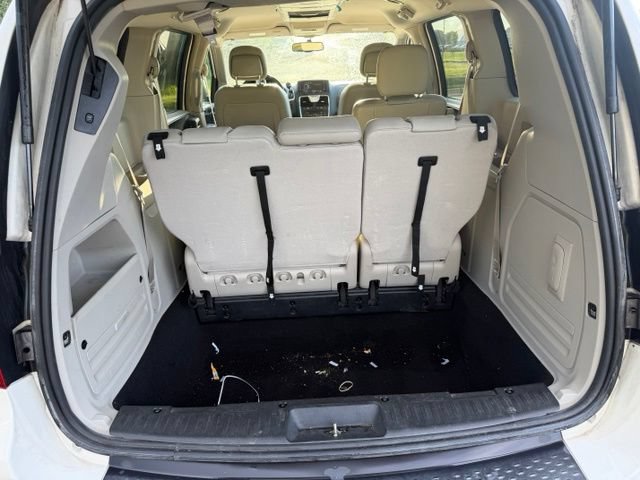Used 2013 Chrysler Town & Country Touring FWD image 8
