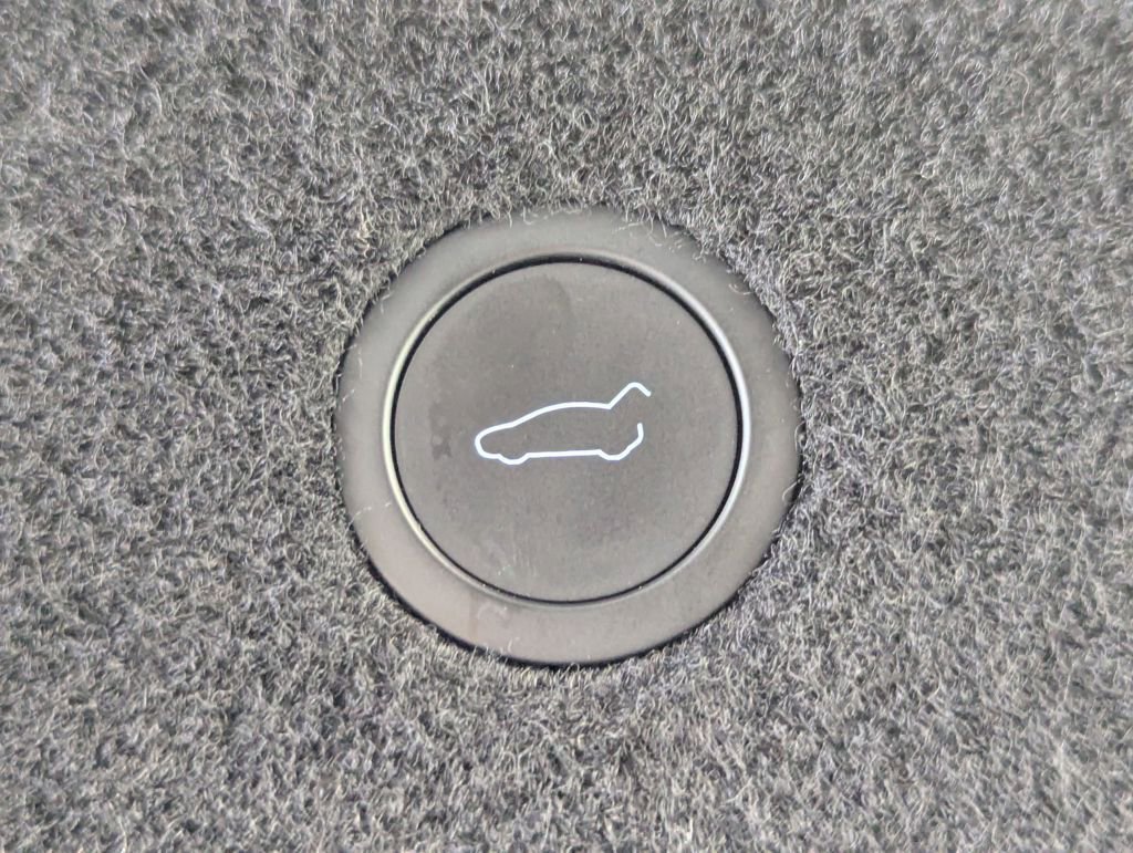 Used 2023 Tesla Model X image 84