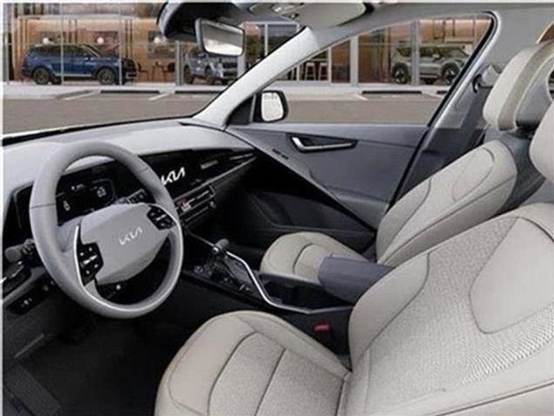 New 2025 Kia Niro EX image 98