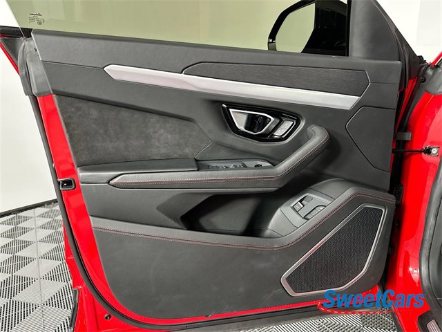 Used 2020 Lamborghini Urus Base image 42