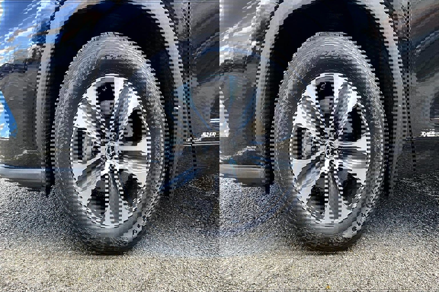 Used 2023 Toyota Highlander XLE image 9