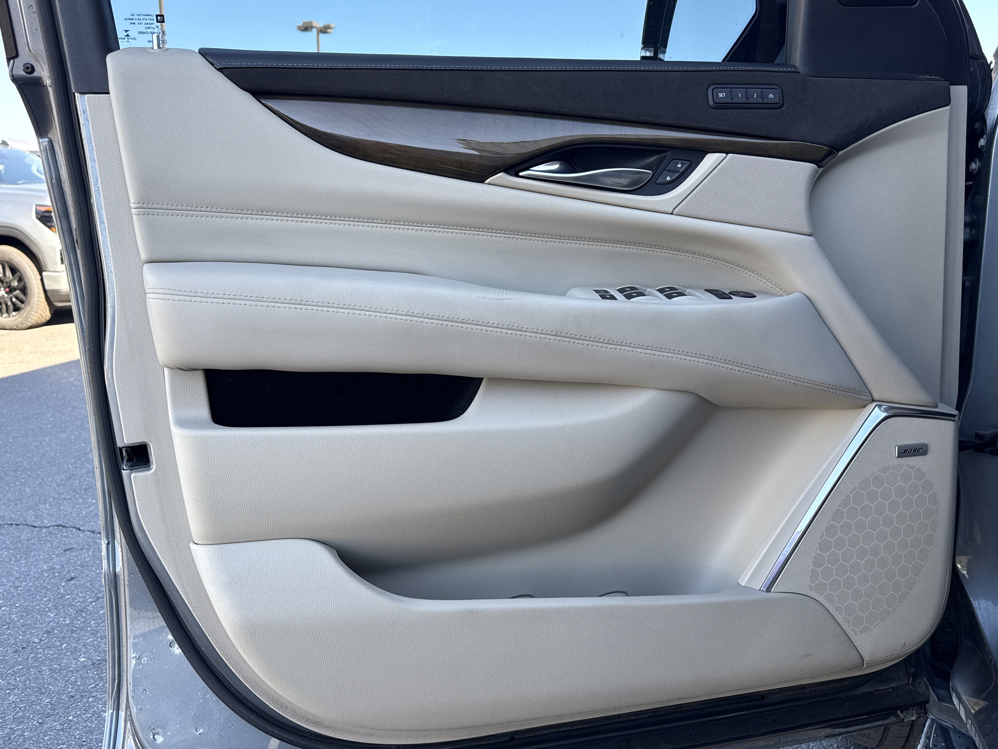 Used 2018 Cadillac Escalade Luxury w/ LPO, Radiant Package image 11